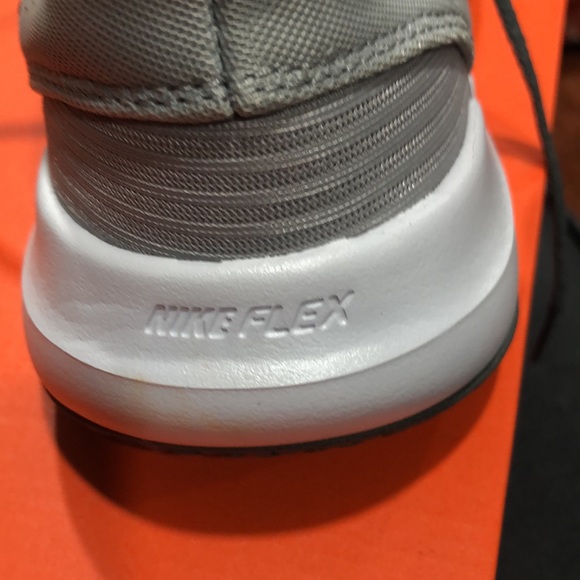 COPY - Brand new Nike flex’s 6.5 in boys - Picture 3 of 4